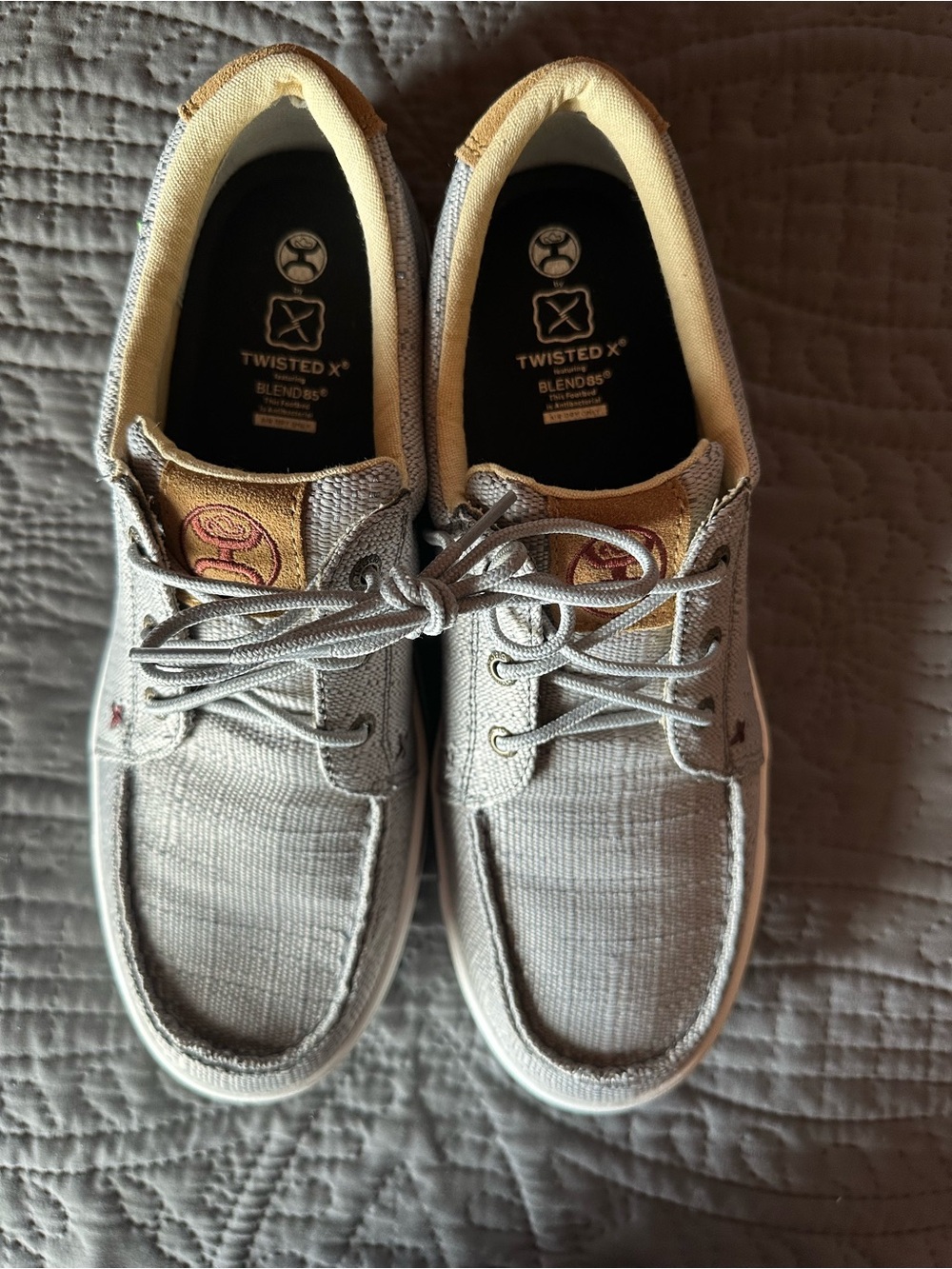 Twisted X Women’s Light Gray Canvas Lace-Up Flats with Cream Accents